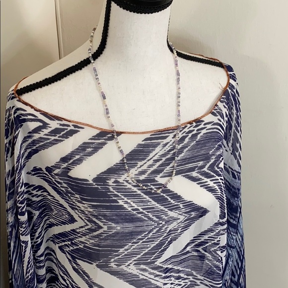 Pretty high low shawl - Picture 2 of 5